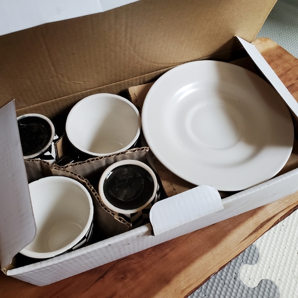 Set of Espresso Cups and Saucers - Picture 3 of 4